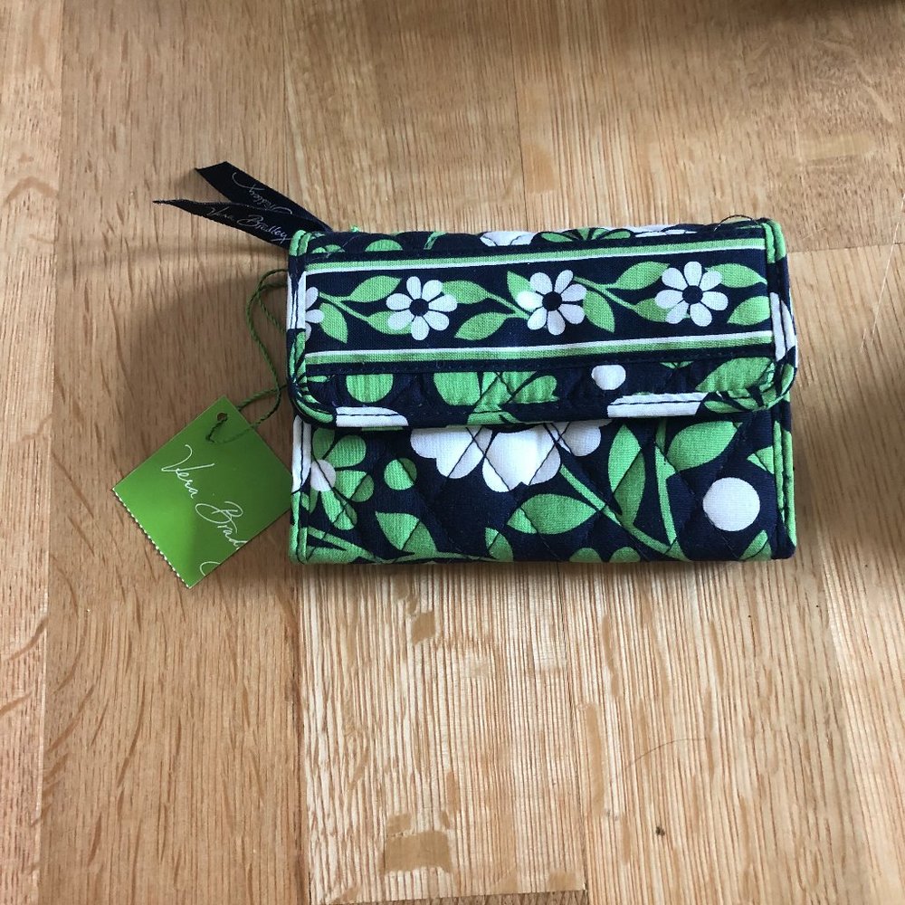 Vera Bradley Wallet ***TAGS ATTACHED